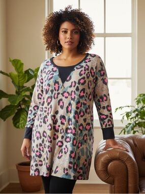 Dear Scarlett Playful Multicolor Leopard Print Sweatshirt with 3/4 Sleeves